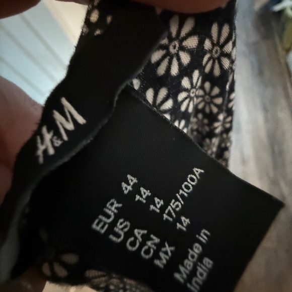 H&M Black Sleeveless Maxi Sundress - Picture 2 of 4